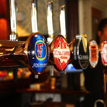 Kings Arms Hotel Бистер Экстерьер фото