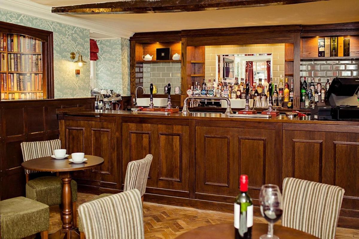 Kings Arms Hotel Бистер Экстерьер фото