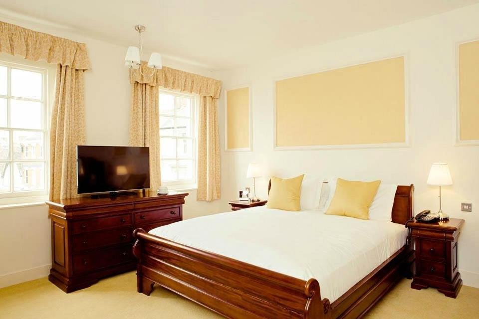 Kings Arms Hotel Бистер Экстерьер фото